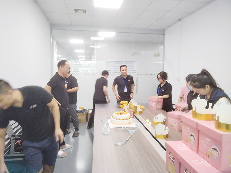 摩登7导热材料:举办员工生日会 爱心传递暖人心