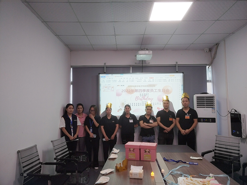 摩登7导热材料:举办员工生日会 爱心传递暖人心