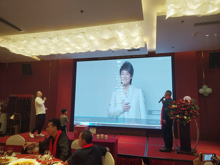 《朋友》-摩登7科技 《朋友》-摩登7科技