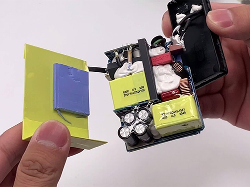 摩登7注册在高功率充电头中的应用