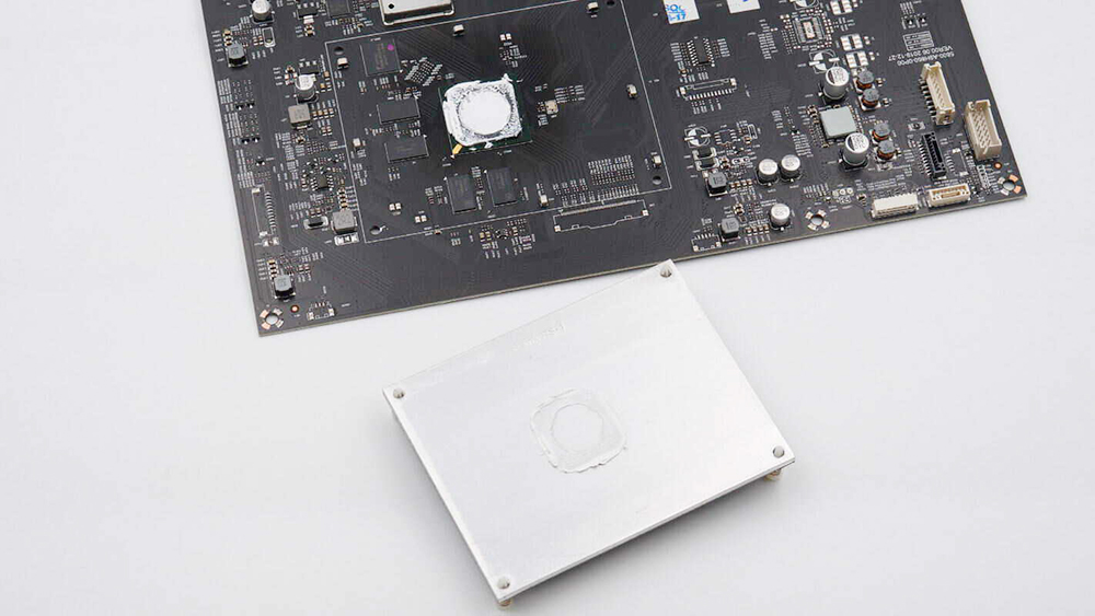 摩登7登录在电视机主芯片的散热应用 摩登7登录在电视机主芯片的散热应用