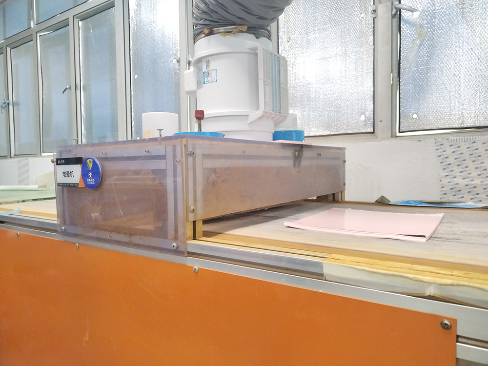 摩登7注册电晕工艺加工过程