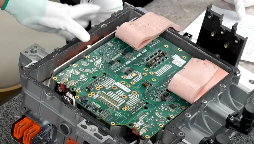 导热硅胶垫片在车载逆变器的核心应用